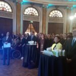 "Dugo u noć, u zimsku bijelu noć..." Zakladina upraviteljica sluša govornike.