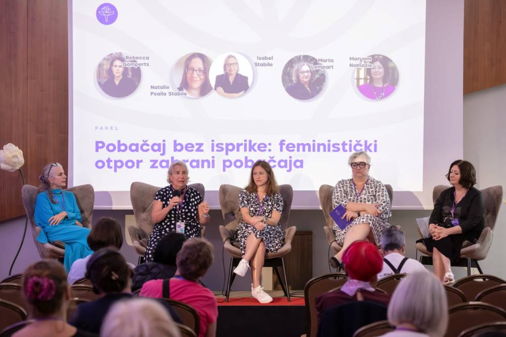 Rebecca Gomperts, Isabel Stabile, Natalie Psaila Stabile, Marta Lempart, Maryam Namazie na konferenciji (Foto: Tina Cikojević)